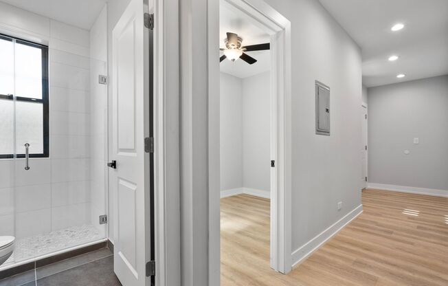 3 beds, 1 bath, 524 sqft, $2,200, Unit 1552-1E