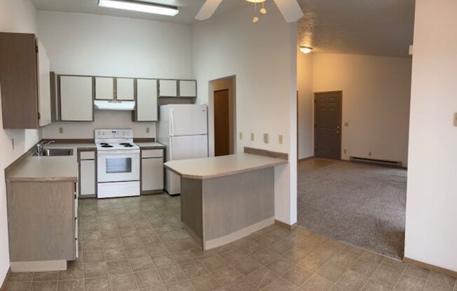 2 beds, 1 bath, 826 sqft, $1,295, Unit 14