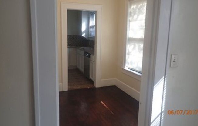 1 Bedroom, 1 Bath Duplex in Junius Heights!