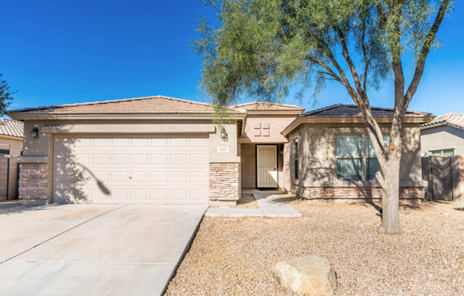 Spacious 3-Bedroom Home with Den in Arroyo Vista