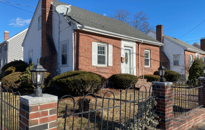 228 NEPONSET VLY PKWY