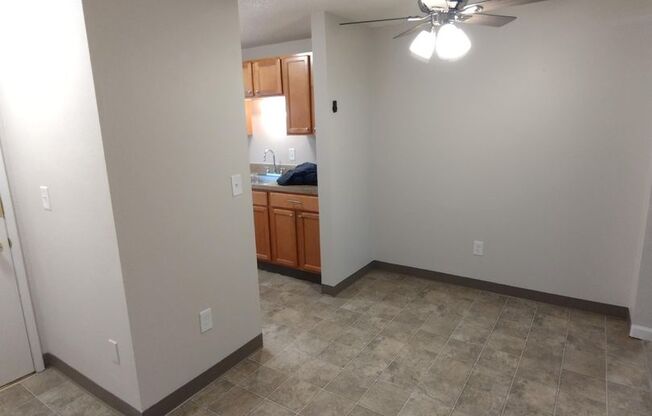 1 bed, 1 bath, 677 sqft, $1,400, Unit 033