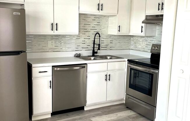 2 beds, 1 bath, 770 sqft, $1,595