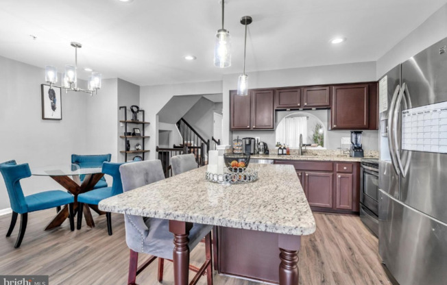 7022 OAK GRV WAY