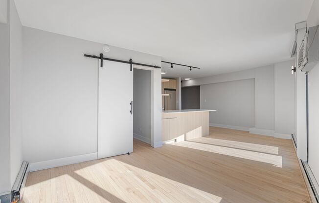 3 beds, 1.5 baths, $3,300, Unit 2K