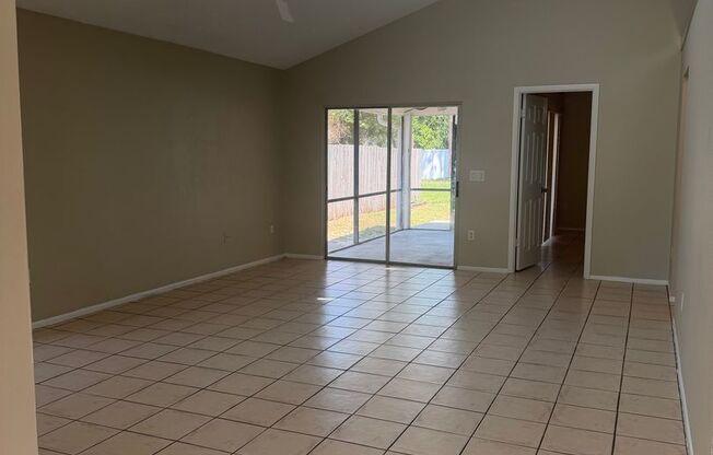 Charming 3-Bedroom Home in a Beautiful Sanford / Lake Mary Community with Community Pool