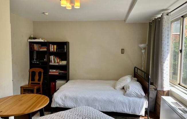 1 bed, 1 bath, $2,400, Unit # 318