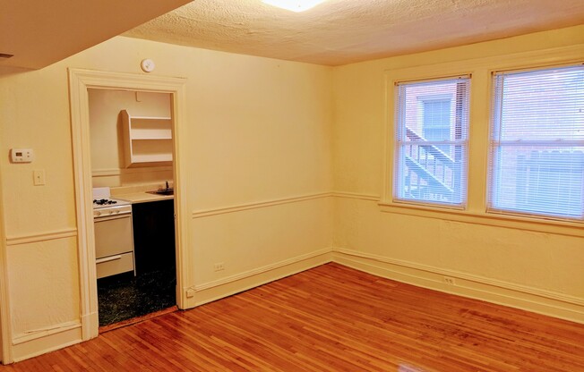 2 beds, 1 bath, $1,395, Unit Apt. 03