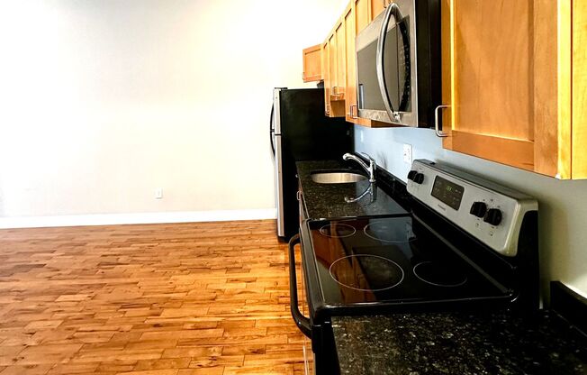 Studio, 1 bath, 595 sqft, $1,650, Unit 131
