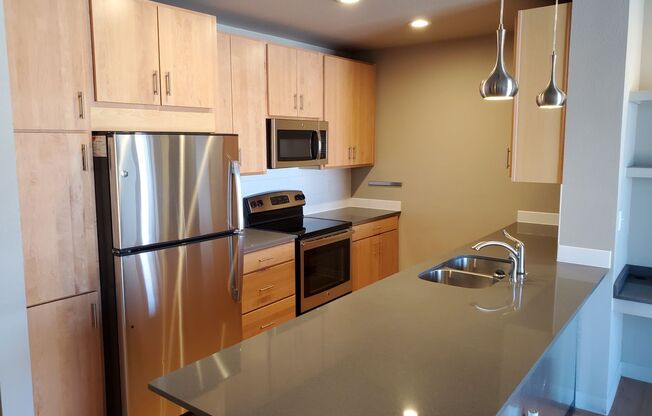 2 beds, 2 baths, 995 sqft, $2,385, Unit 307