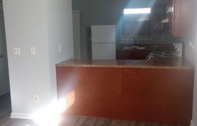 3 beds, 2 baths, $1,100