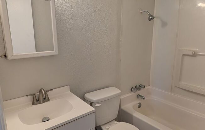 2 beds, 1 bath, 638 sqft, $708, Unit Whispering Hills 213