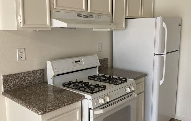 1 bed, 1 bath, 760 sqft, $1,270