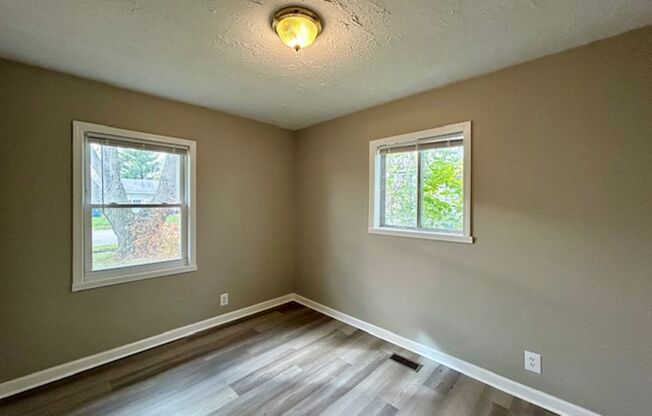 3 beds, 1 bath, $1,275