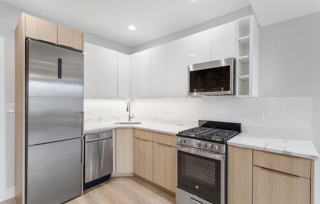 3 beds, 1 bath, 670 sqft, $2,200, Unit 1554-2Q