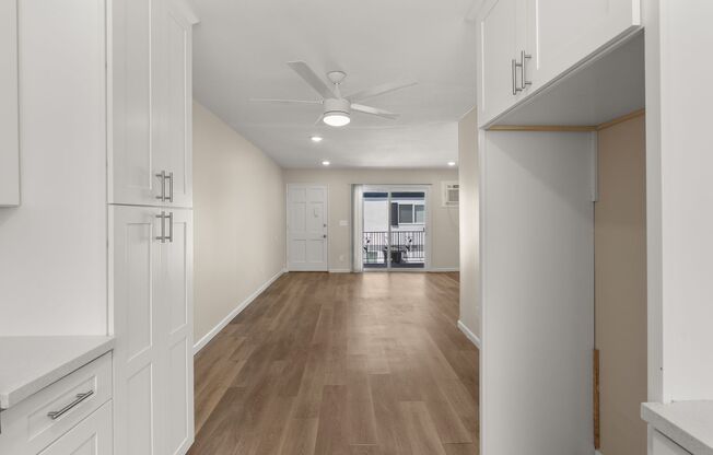 2 beds, 2 baths, 950 sqft, $2,500, Unit 202