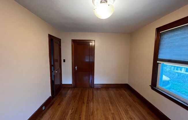 2 beds, 1 bath, $1,400, Unit Floor 1