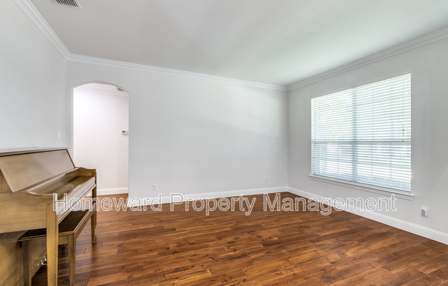 7526 GREENVALLEY LN