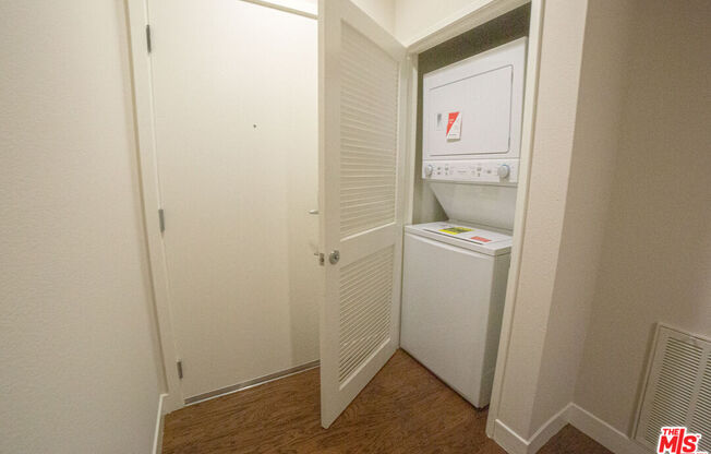 1 bed, 1 bath, 830 sqft, $2,650, Unit 401