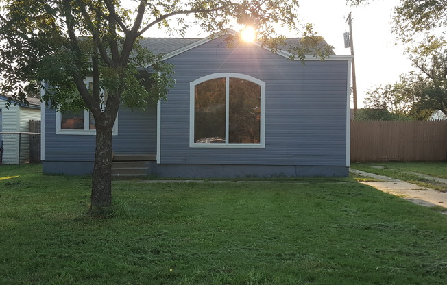 Cottage Style Home in Southlawn!! 2 Bedrooms, 1 Full Bathroom $750 Monthly $500 Deposit