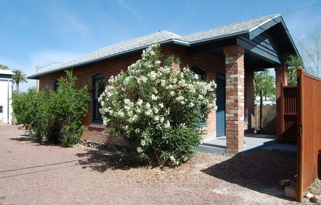 COMING SOON! 1 Bed / 1 Bath Cottage in U of A Neighborhood!