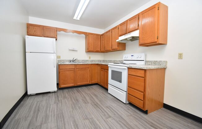 2 Bed 1 Bath Top-Floor Apartment w/ Private Deck
