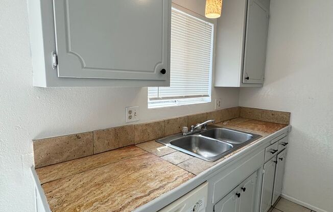 2 beds, 1 bath, 850 sqft, $1,250, Unit Unit 3