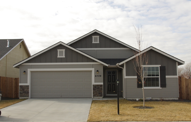 3 bedroom 2 bath home in SW Boise