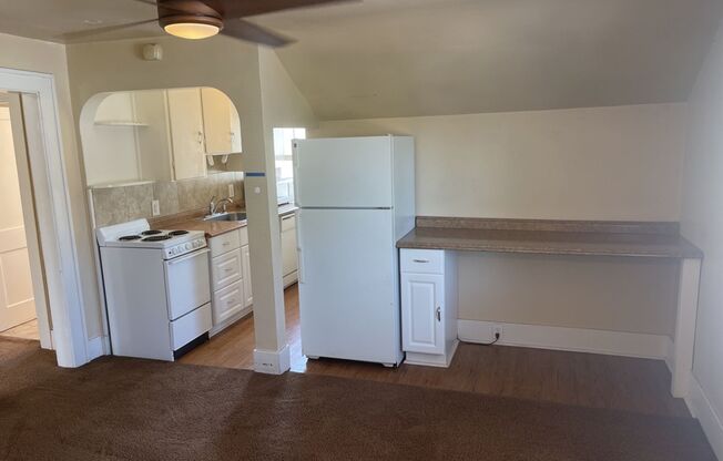 2 beds, 1 bath, 845 sqft, $1,130, Unit Up