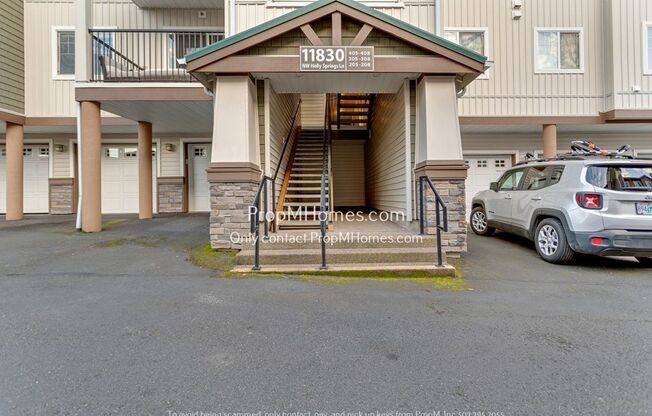 Beautiful Must See Two Bedroom Condo in Cedar Mill Neighborhood!
