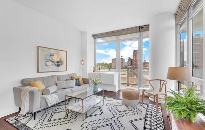 321 W 110 ST
