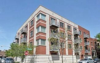 Gorgeous 2b/2ba in Uptown w/ Private Patio, In-Unit W/D, Massive Roof Deck and Elevator