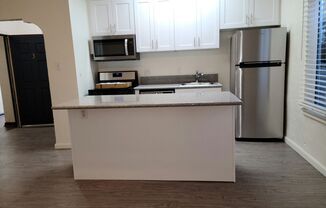 2 beds, 1 bath, 800 sqft, $2,395, Unit 03