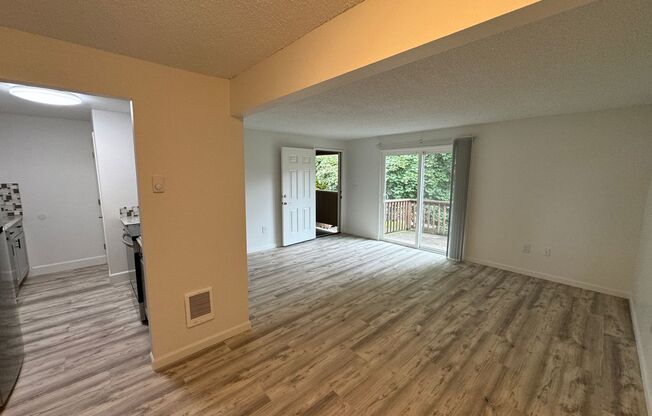 2 beds, 1 bath, 766 sqft, $1,595, Unit 31