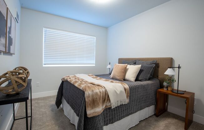 2 beds, 2 baths, 996 sqft, $1,975, Unit 5290 Fallon- 201
