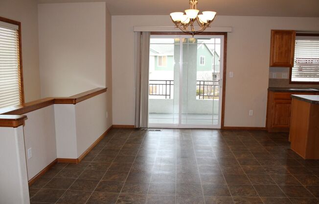 Stunning Modern Condo in Prime Fort Collins Location  ***Winter Move in Special- $500 Off First Month's Rent!!***