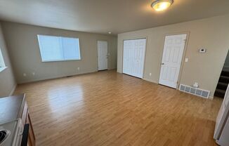 3 beds, 1.5 baths, $1,650, Unit 4