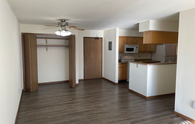 3 beds, 1 bath, 1,040 sqft, $1,800, Unit 3156-103