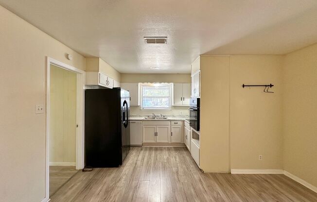 4 beds, 1 bath, $1,400