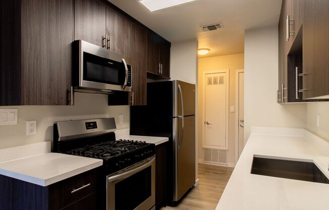 1 bed, 1 bath, 640 sqft, $1,600, Unit 77