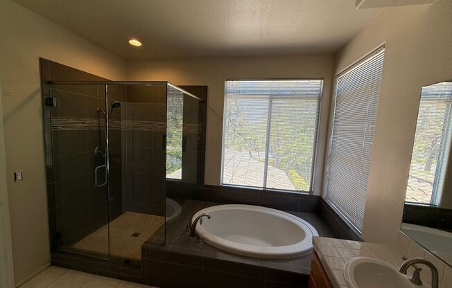 Great 4 bedroom Moorpark Home in Great Neighborhood