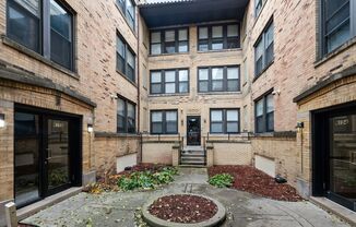 3 beds, 1 bath, $1,595, Unit 6156-1C