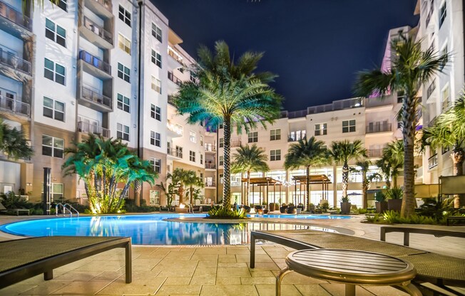 Juno at Winter Park apartments in Winter Park Florida photo of resorty-style pool