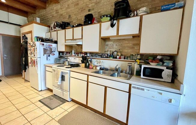 1 bed, 1 bath, 590 sqft, $1,300, Unit 416