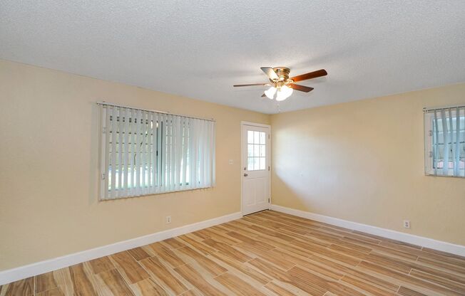 2716 - YEAA Duplex