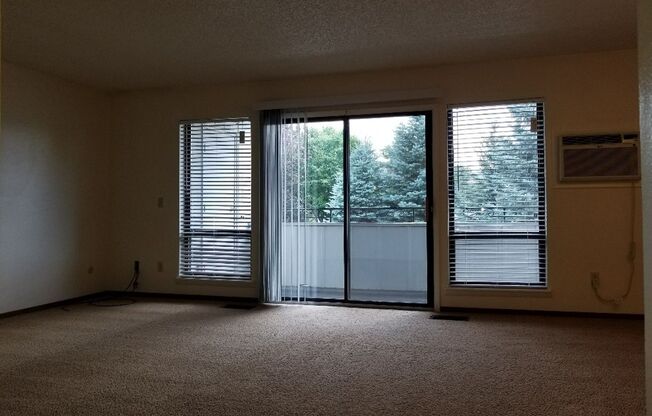 2 beds, 1 bath, 1,032 sqft, $1,045, Unit 1015C