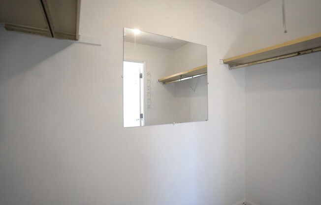 2 beds, 1 bath, 1,050 sqft, $2,600, Unit 4