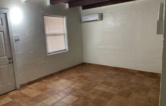 Studio, 1 bath, 370 sqft, $1,050, Unit 11