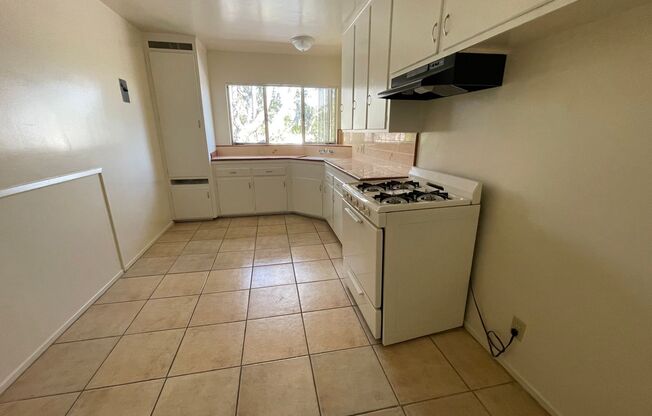 1 bed, 1 bath, 624 sqft, $1,975, Unit 28