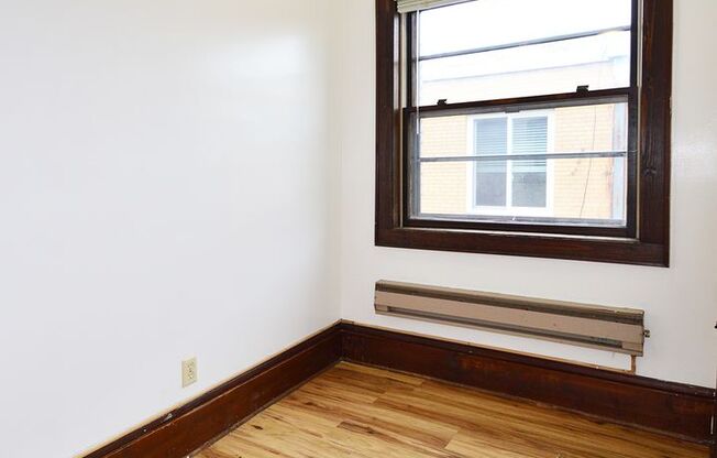 1 bed, 1 bath, 410 sqft, $1,100, Unit 9 - 303